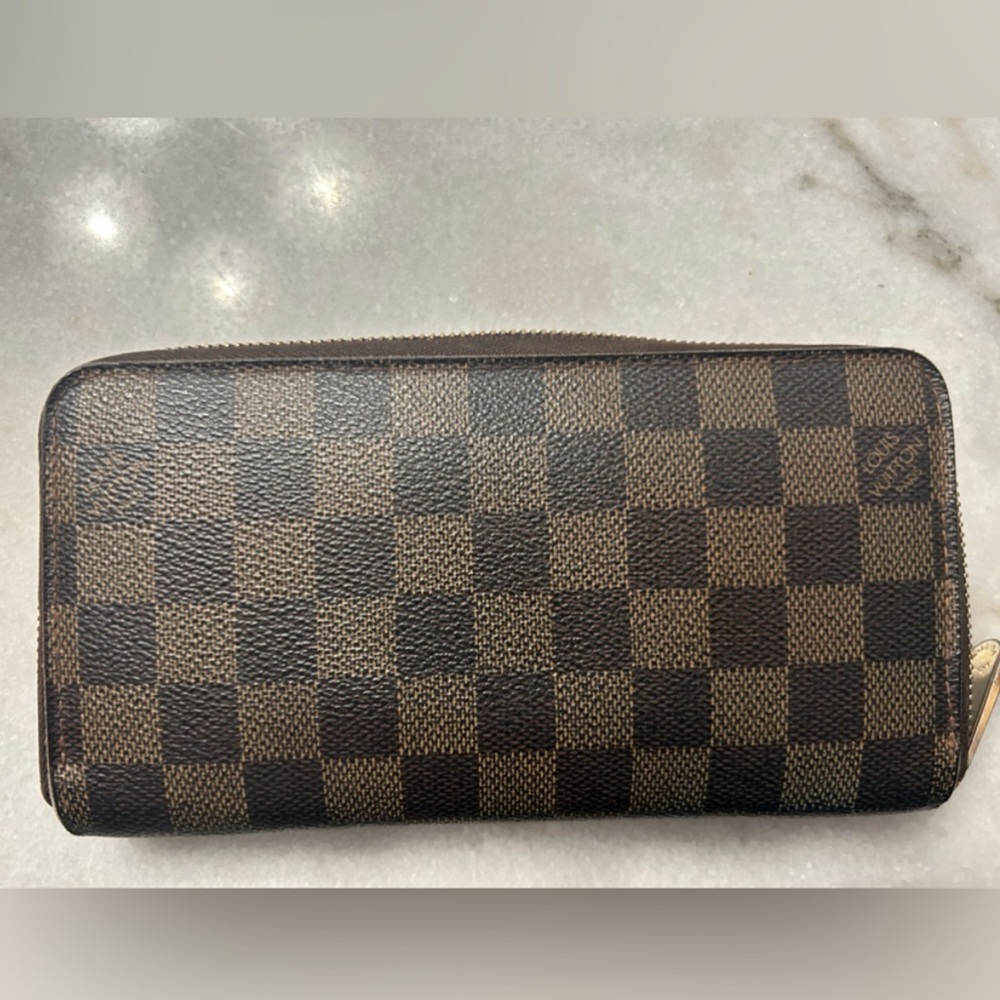 🌿 Authentic LV Zippy Wallet 🌿